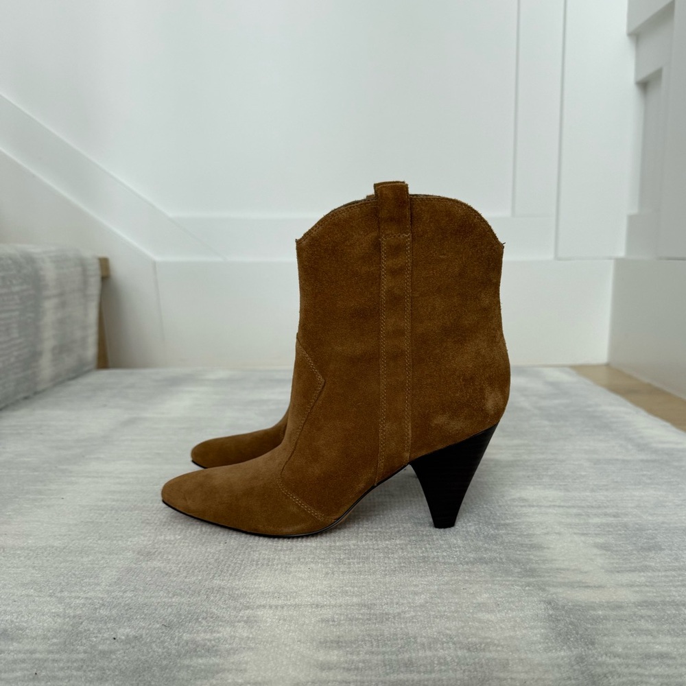 Marc Fisher LTD

Carissa Suede Tapered-Heel Ankle Boot